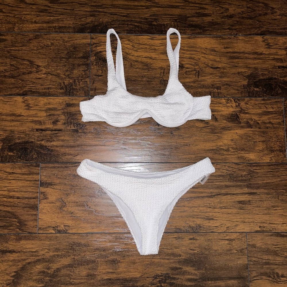 Textured Underwire Bikini
